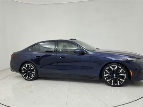 Used 2025 BMW i5 eDrive40i w/ M Sport Package image 61