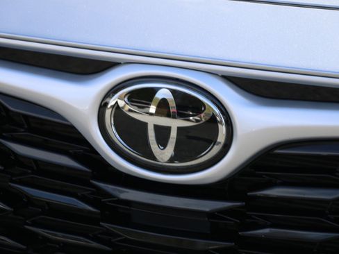 Used 2022 Toyota Highlander XLE image 12