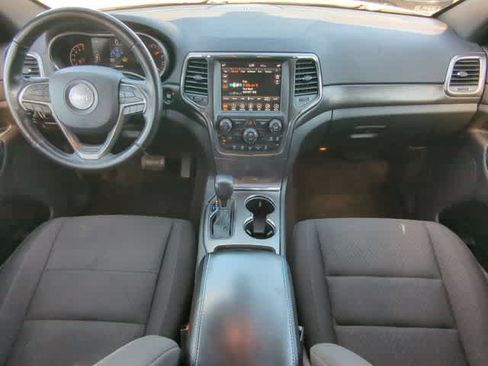 Used 2018 Jeep Grand Cherokee Laredo AWD/4WD image 15