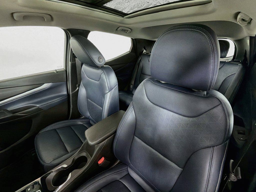 Used 2023 Chevrolet Bolt EUV Premier w/ Sun & Sound Package FWD image 21