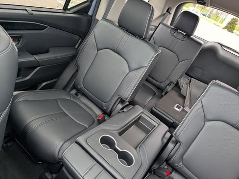 Used 2025 Honda Pilot Elite image 12