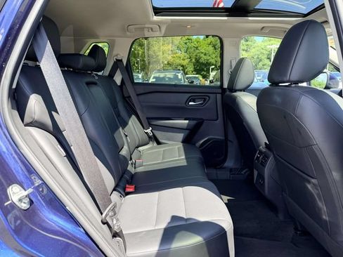 Used 2025 Nissan Rogue SV w/ SV Premium Package FWD image 11
