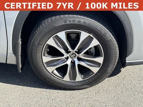Used 2022 Toyota Highlander XLE AWD/4WD image 7