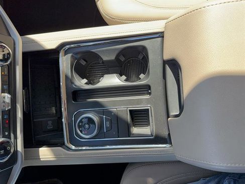 Used 2022 Ford Expedition XLT image 15