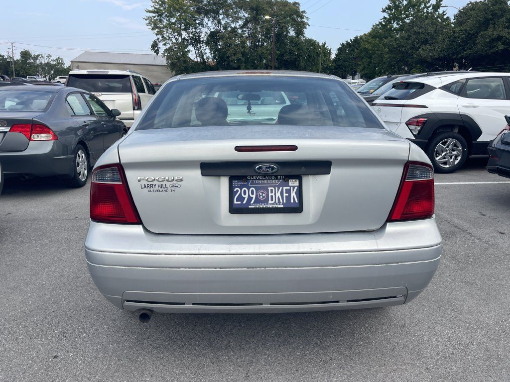 Used 2007 Ford Focus ZX4 Sedan FWD image 5