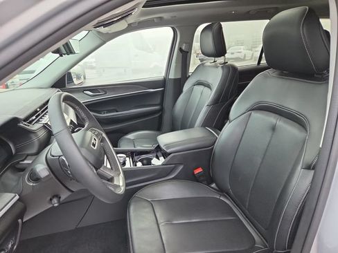 Used 2023 Jeep Grand Cherokee L Limited w/ Luxury Tech Group II AWD/4WD image 22