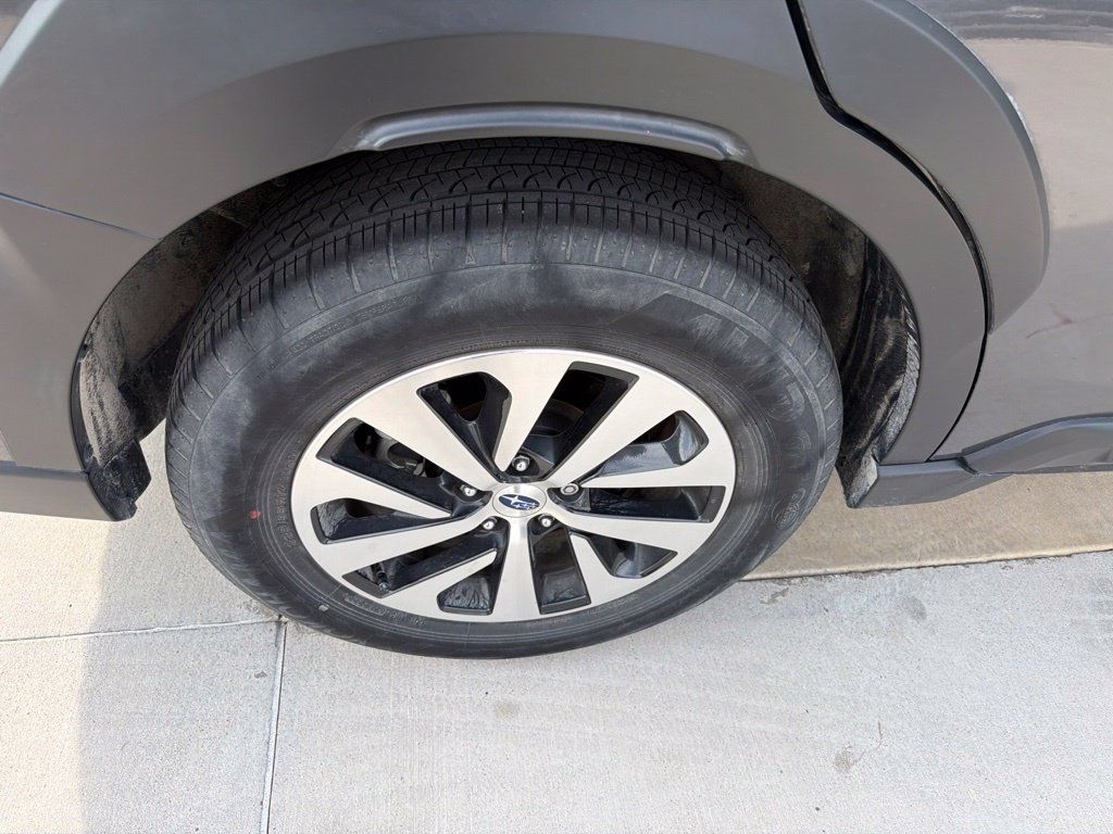 Used 2024 Subaru Outback Premium AWD/4WD image 12