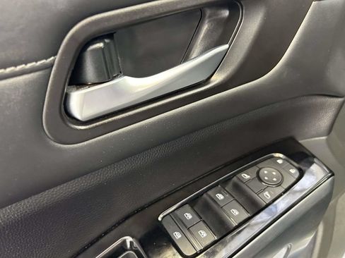Used 2025 Nissan Pathfinder SL AWD/4WD image 14