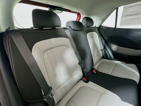 New 2025 Hyundai Venue SEL image 25