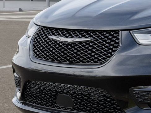 New 2026 Chrysler Pacifica Limited w/ S Appearance Package FWD image 11