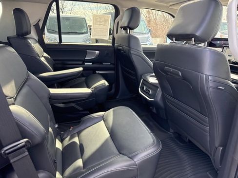 Used 2025 Ford Expedition Platinum w/ Driver's Package image 21