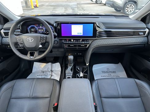 Used 2025 Toyota Camry XLE image 18