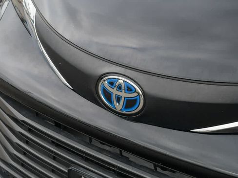 Used 2025 Toyota Sienna LE FWD image 5