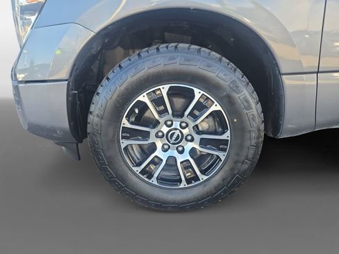 Used 2023 Nissan Titan SV image 15