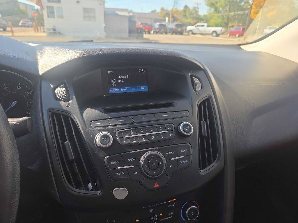 Used 2015 Ford Focus SE FWD image 12