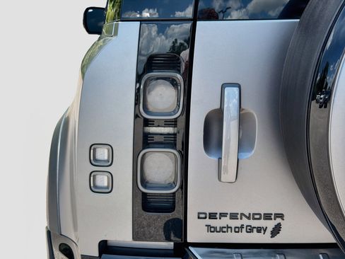 Used 2023 Land Rover Defender 110 X AWD/4WD image 10