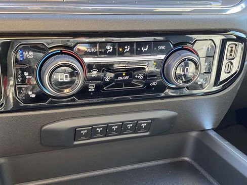 Used 2024 Chevrolet Silverado 3500 High Country w/ Technology Package image 28