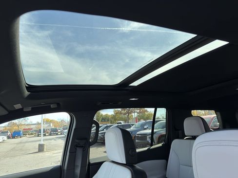 New 2026 Chevrolet Traverse High Country w/ LPO, Floor Liner Package image 15