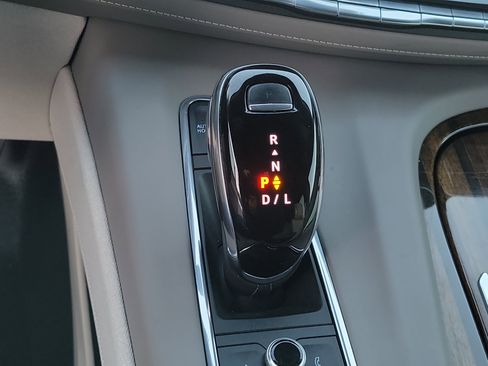 Certified 2023 Cadillac Escalade ESV Premium Luxury Platinum w/ LPO, Radiant Package image 25