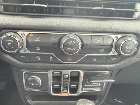 New 2026 Jeep Gladiator Sport image 9