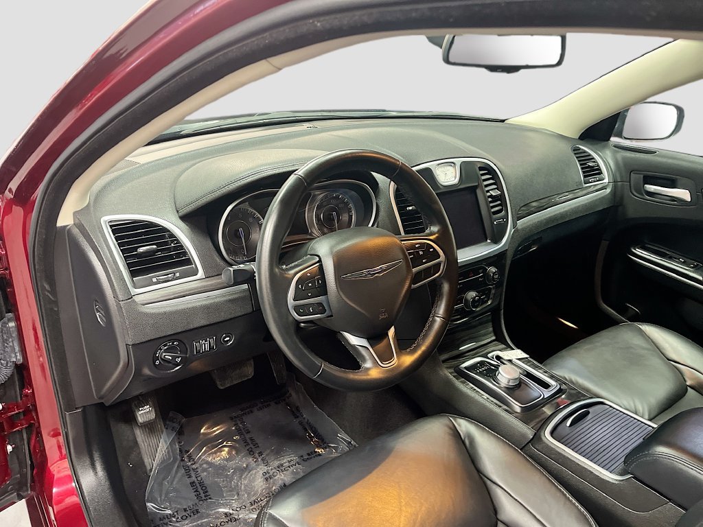 Used 2022 Chrysler 300 Touring L RWD image 9