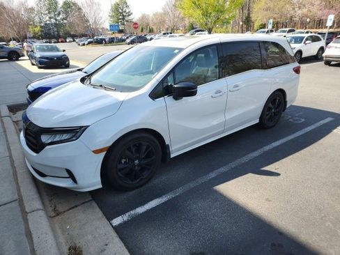 Used 2023 Honda Odyssey Sport image 1