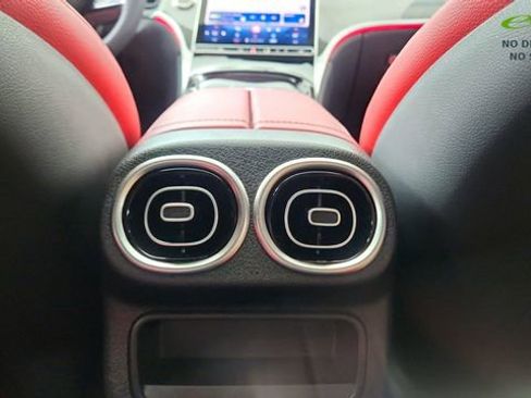 Used 2025 Mercedes-Benz GLC 300 4MATIC image 51