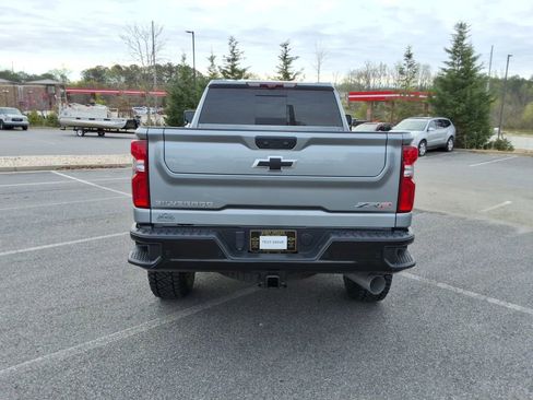 Used 2024 Chevrolet Silverado 2500 ZR2 w/ Technology Package image 6