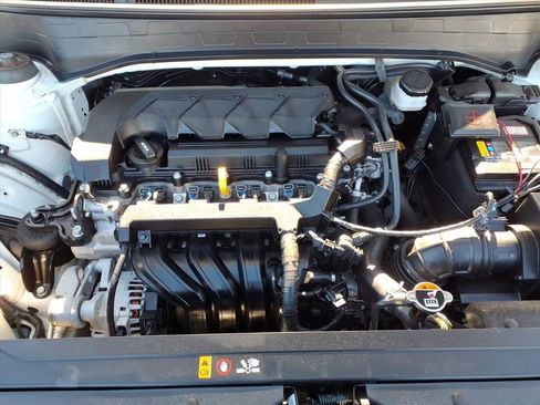 Used 2023 Hyundai Venue Limited image 30