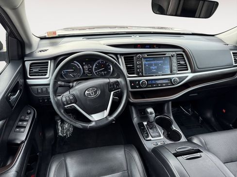 Used 2017 Toyota Highlander Limited Platinum image 15