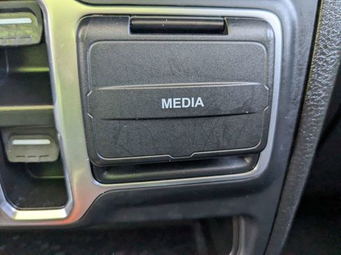 Used 2025 Jeep Wrangler Unlimited Sahara AWD/4WD image 32