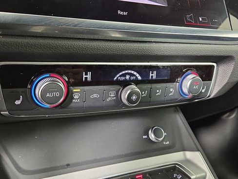 Used 2025 Audi Q3 2.0T Premium image 19