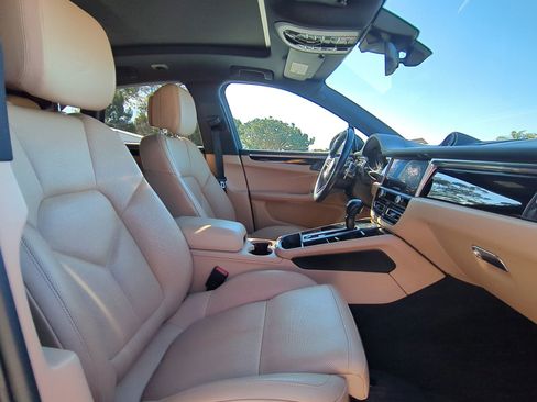 Certified 2022 Porsche Macan S image 24