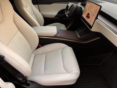 Used 2024 Tesla Model X AWD/4WD image 12