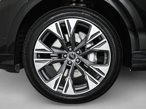 Certified 2025 Audi Q8 Premium Plus w/ Premium Plus Package image 25