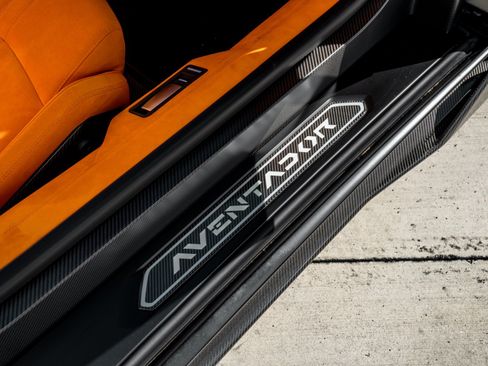 Used 2020 Lamborghini Aventador SVJ AWD/4WD image 17
