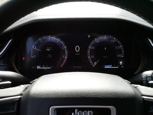 Used 2023 Jeep Grand Cherokee Limited AWD/4WD image 21