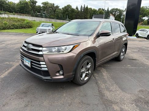 Used 2019 Toyota Highlander Limited Platinum AWD/4WD image 4