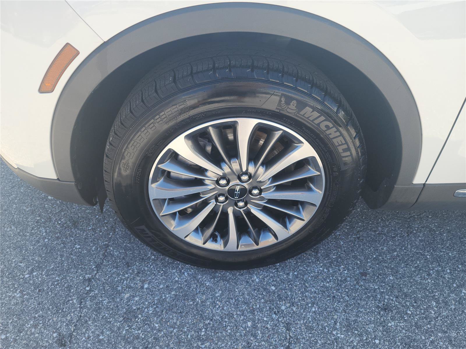 Used 2023 Lincoln Nautilus FWD image 9