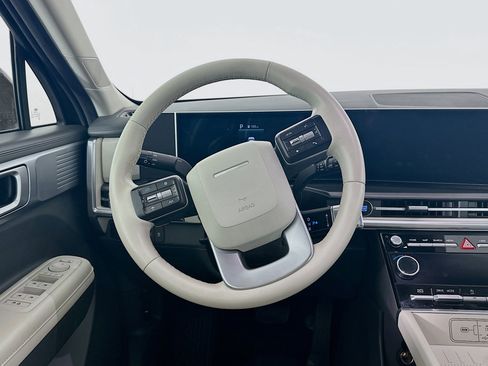 Used 2025 Hyundai Santa Fe SEL FWD image 18