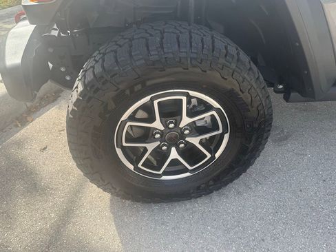 Certified 2025 Jeep Gladiator Rubicon w/ Safety Group image 34