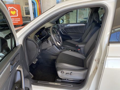 Used 2023 Volkswagen Tiguan SE R-Line FWD image 25
