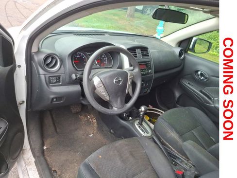 Used 2016 Nissan Versa SV FWD image 7