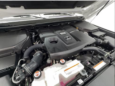 Used 2025 Lexus GX 550 w/ Accessory Package (2T) image 18