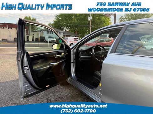 Used 2017 Toyota Camry SE FWD image 11