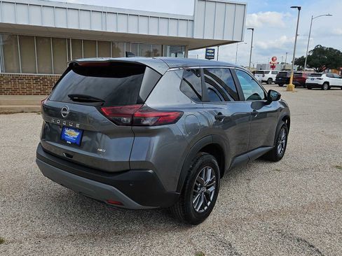 Used 2023 Nissan Rogue S AWD/4WD image 8