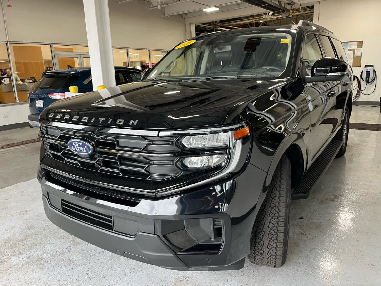 Used 2025 Ford Expedition Active AWD/4WD image 7