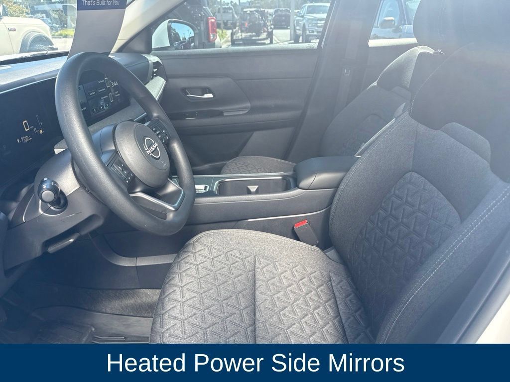 Used 2025 Nissan Kicks SV w/ SV Premium Package FWD image 11