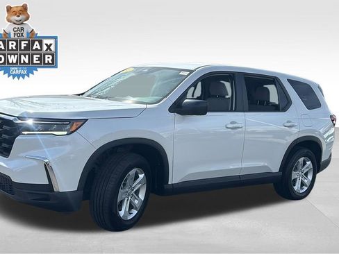 Used 2023 Honda Pilot LX image 3