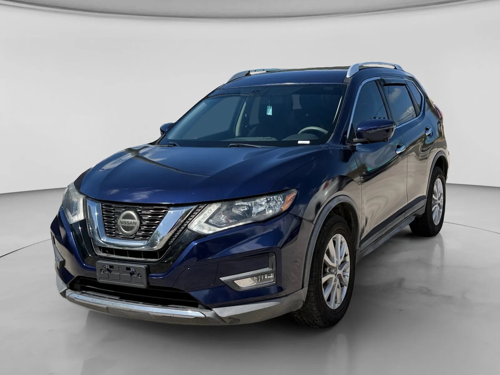 Used 2018 Nissan Rogue SV w/ Premium Package FWD image 1